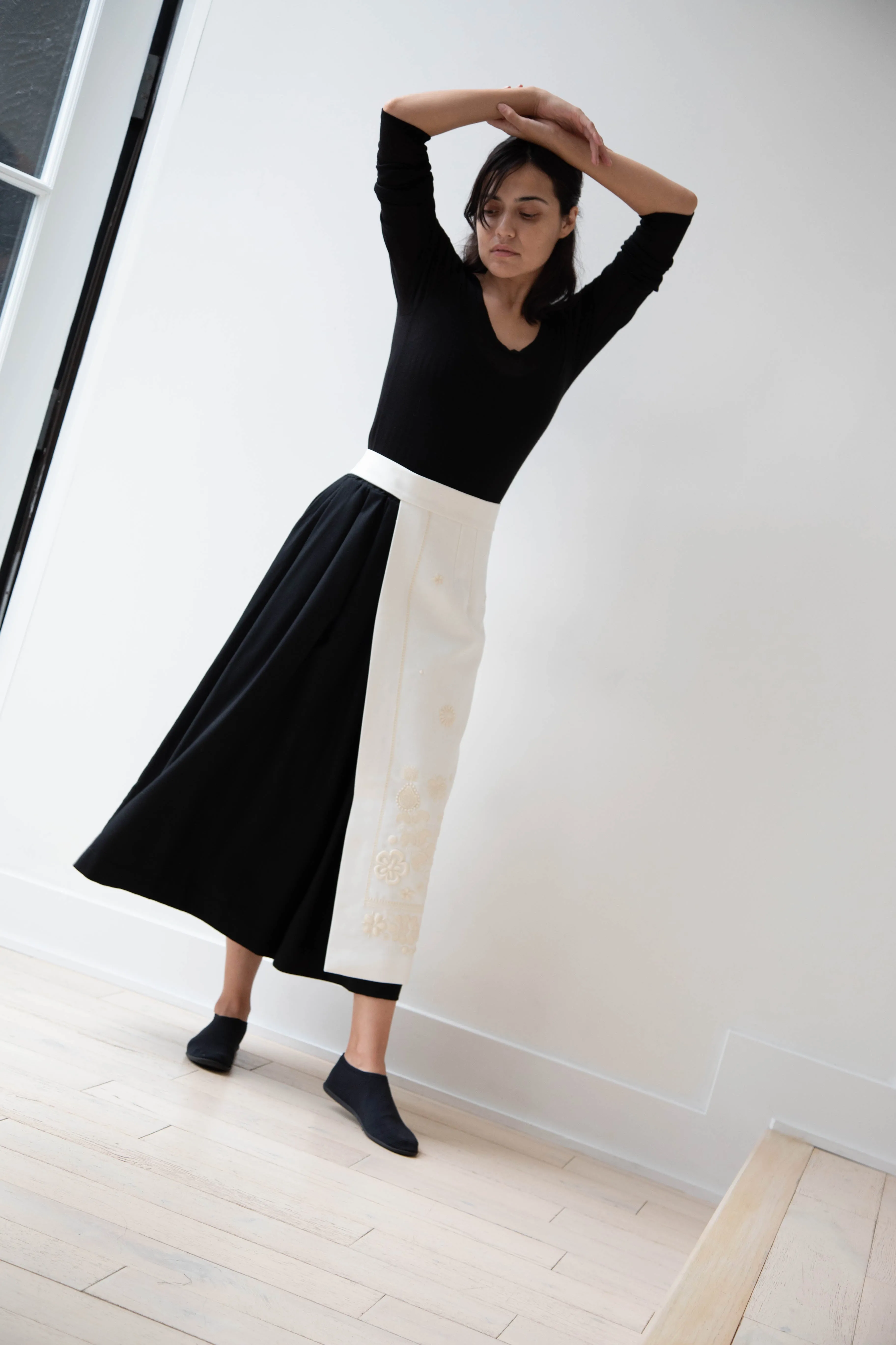 Delegan | Embroidered Plakhta in Milk
