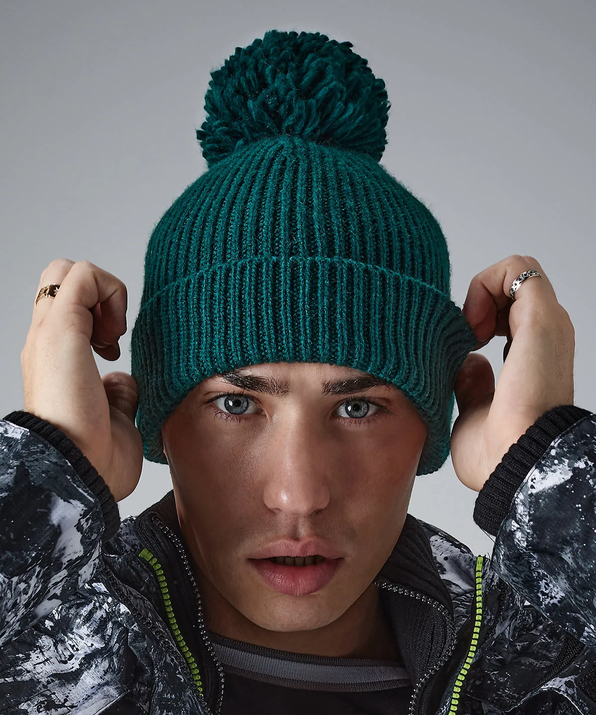 Engineered knit ribbed pom pom beanie | Black