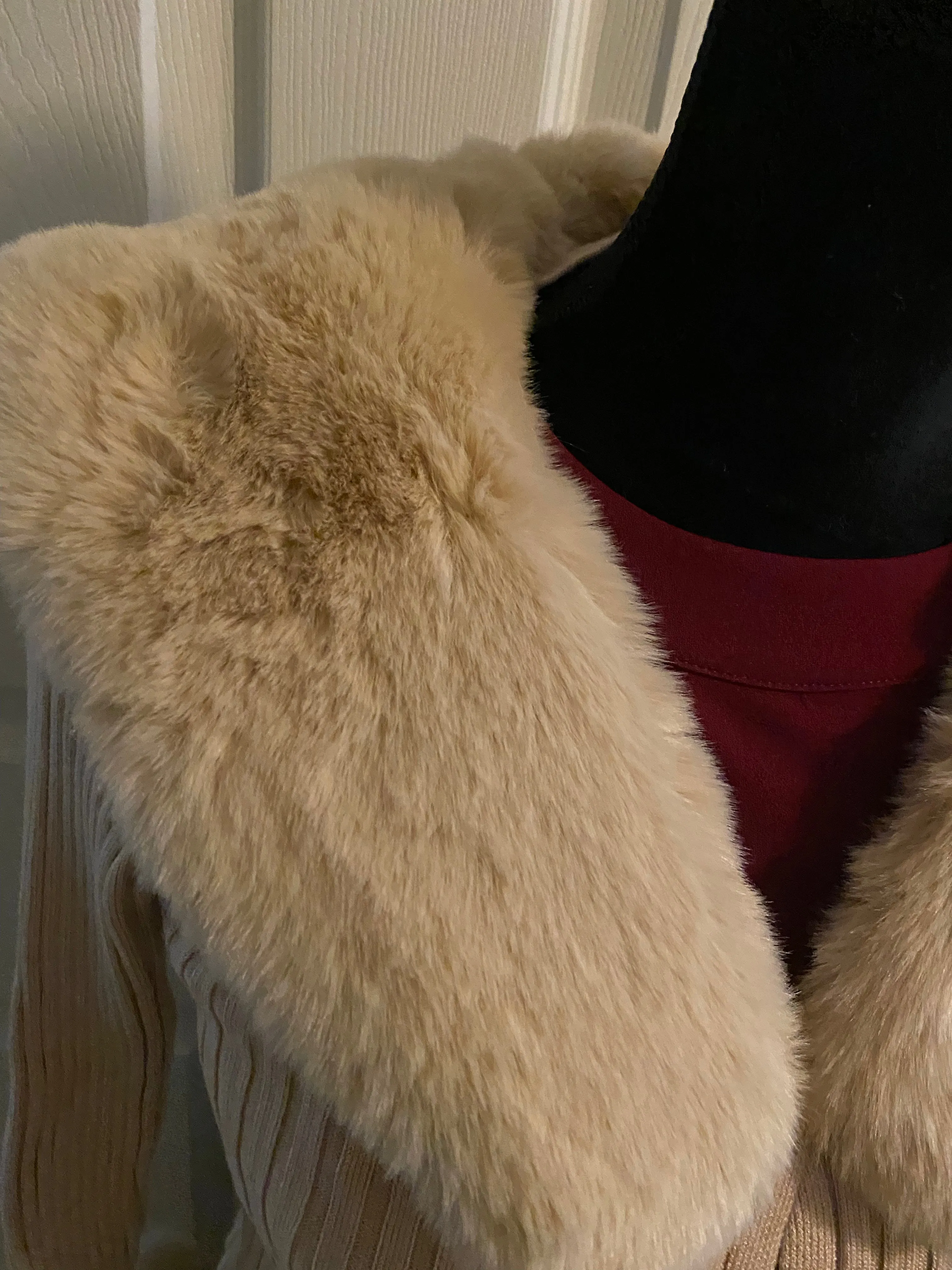 Fashion Fur Collar Acrylic Long Sleeve Outerwear with removable collar & cuffs