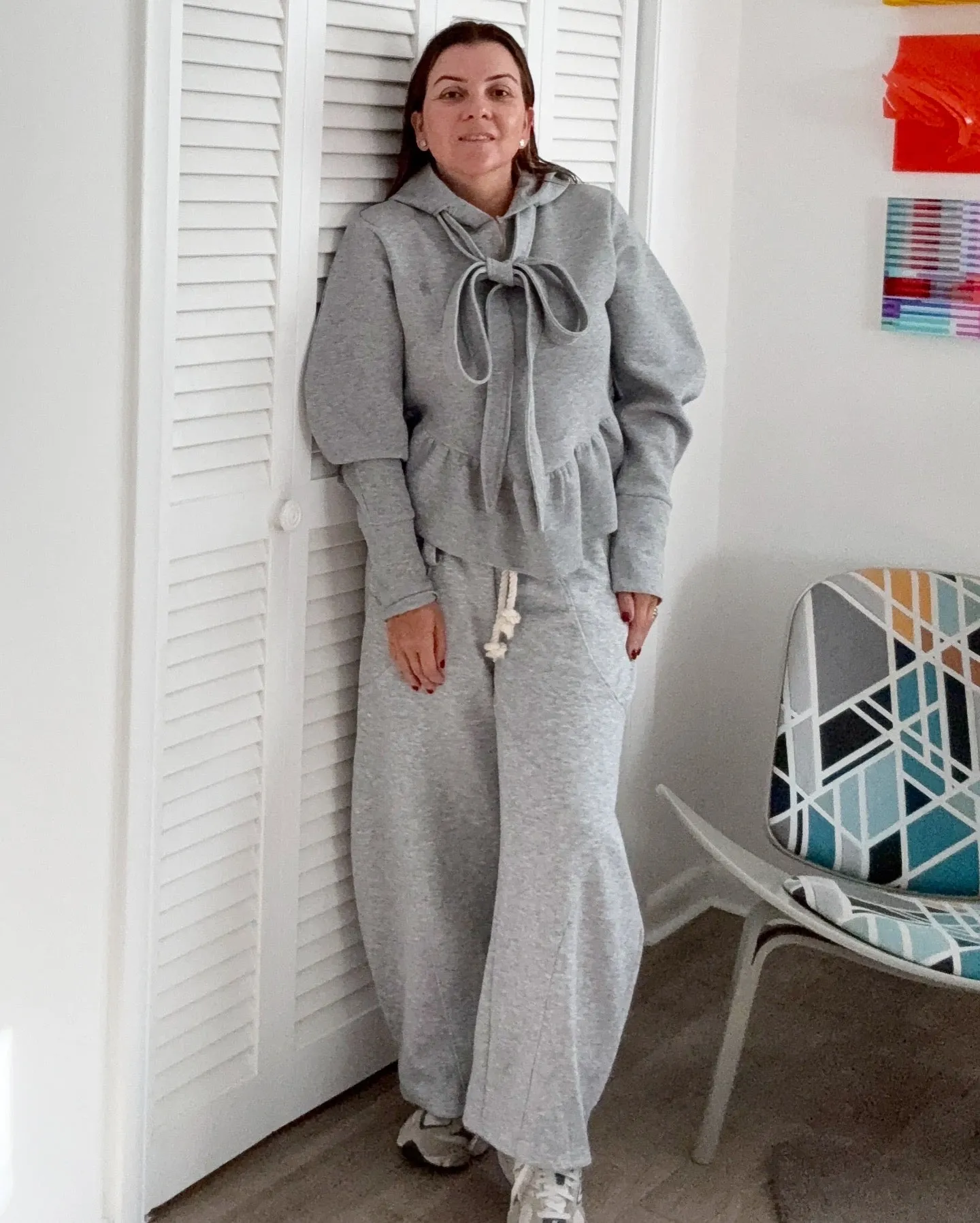 Gray sweatpants barrel