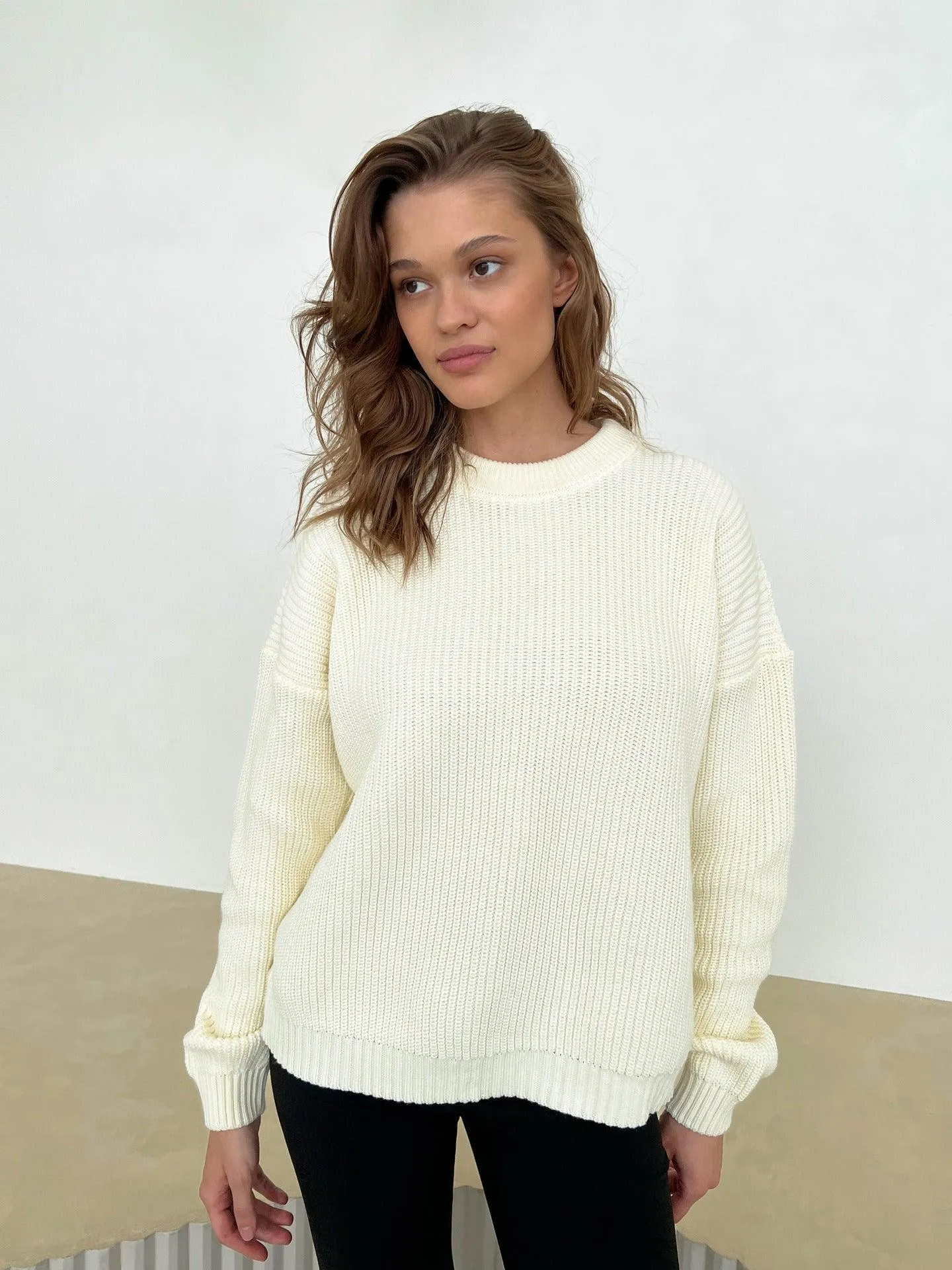 Loose Solid Color Sweater for Casual Comfort