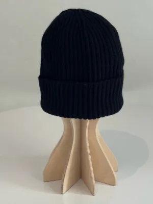 Saga Cashmere Beanie - black