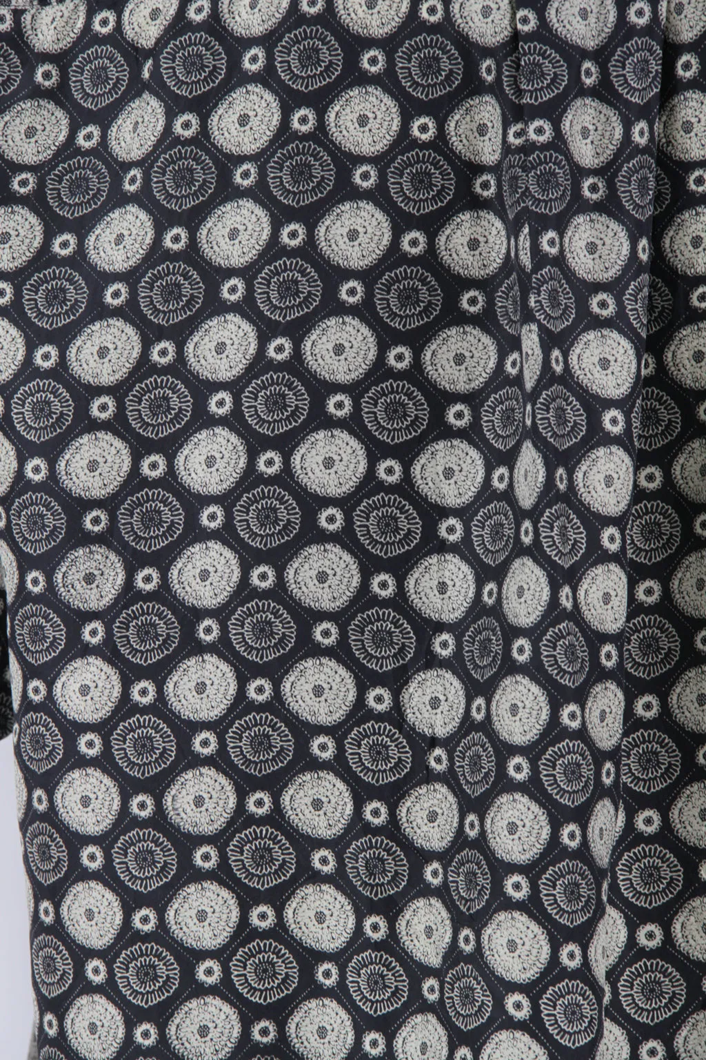Short sleeve silk shirt - Black floral pattern - L