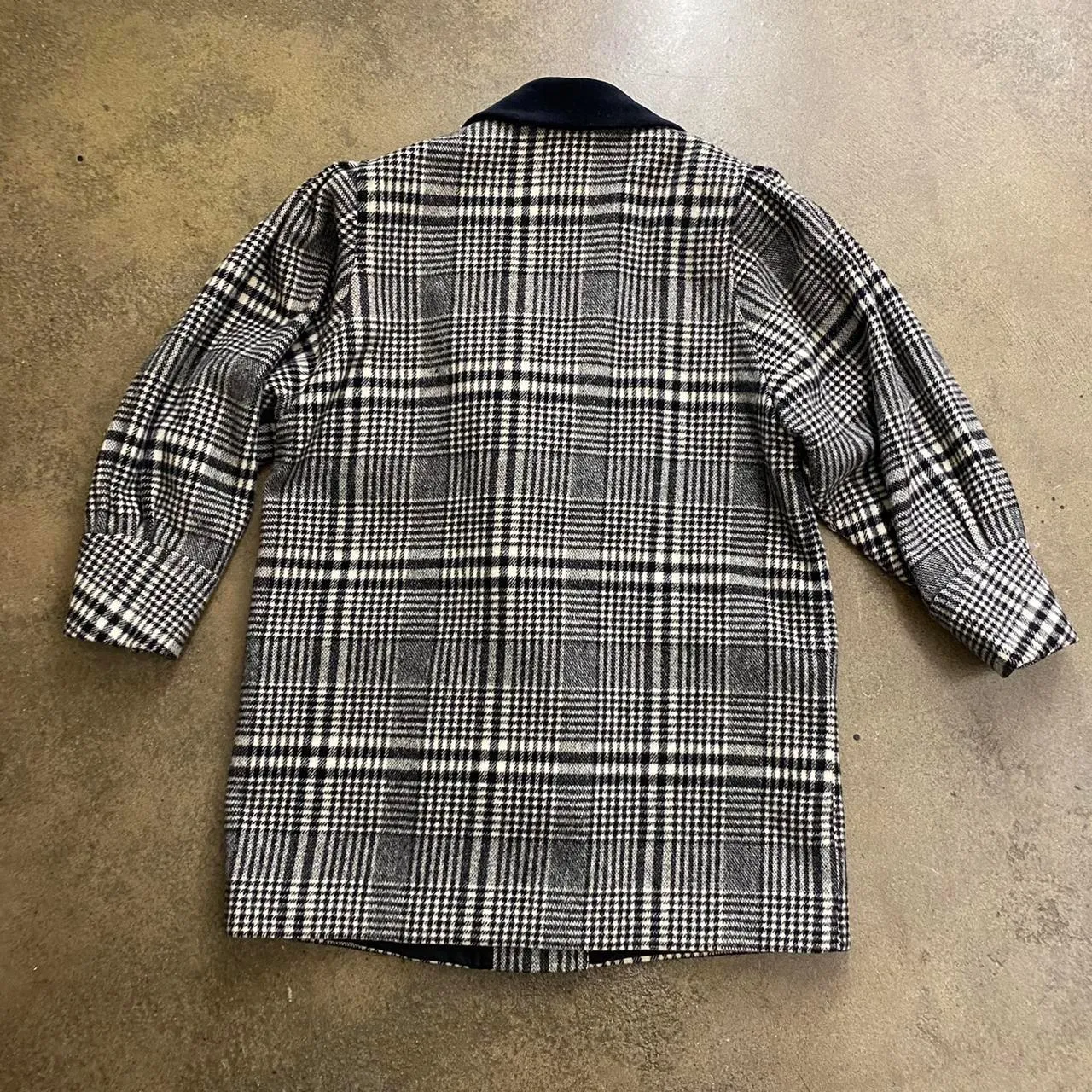 Vintage Women's Outerwear Tartan Check Wool Coat Gray Black Size Medium Streetwear Long Sleeve